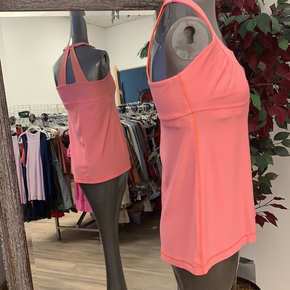 EUC lululemon Athletic Tank Top - Picture 2 of 4